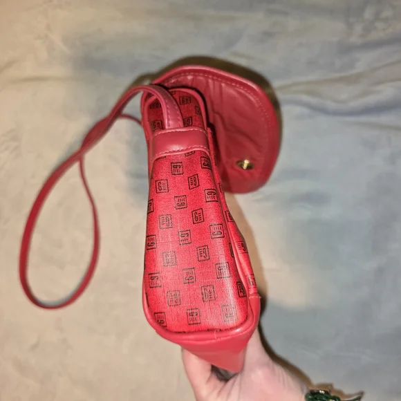 Gitano Vintage 80s Red Vinyl Crossbody Bag - Picture 12 of 12